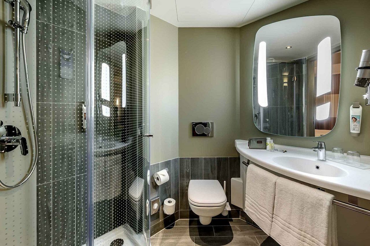 Ibis Hauptbahnhof Hotel 3*